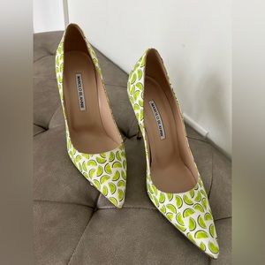SOLD
Manolo Blahnik BB pointed toe pump